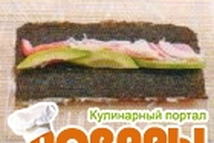 Шаг 2: Лист нори разрезать ножницами вдоль …