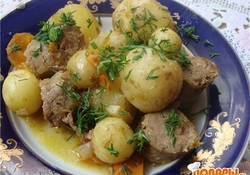 Рецепт: Гуляш с колбаской