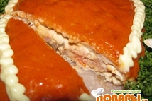 Шаг 9: Украшаем листьями салата, отварной моркови, …