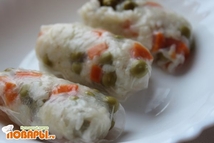 Шаг 3: На лист выкладываем горстку рисовой …