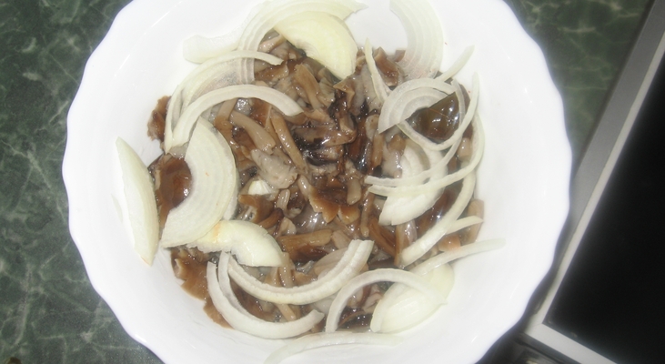 Грибочки маринованные