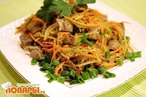 Шаг 7: Можно есть сразу, пока салат …