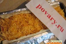 Шаг 7: Посыпаем все сверху тертым сыром