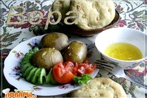 Шаг 3: Сделать в каждой лепешке несколько …