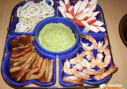 Рецепт: Морепродукты с соусом из авокадо