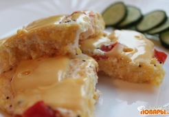 Омлет с мамалыгой, помидорами и сыром