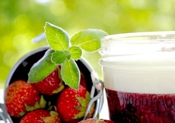 Рецепт: Клубничный конфитюр с кремом из маршмеллоу