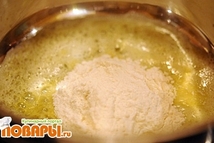 Шаг 6: Делаем соус: Включить плиту на …