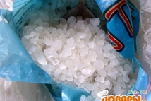 Шаг 2: Тесто раскатываем тонко, посыпаем часть …