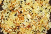 Шаг 3: Пока тесто подходит, чистим, режем …