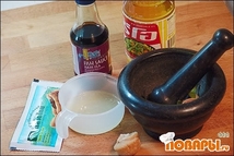 Шаг 3: Тамариндовая паста, рыбный соус, пальмовое …