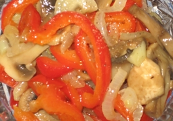 Рецепт: Салат с шампиньонами и сладким перцем