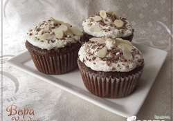 Рецепт: Шоколадные кексы с миндалем.