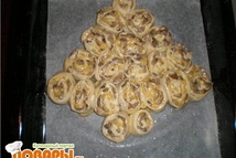 Шаг 5: Смазать яйцом. Уложить ломтики на …