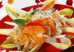 Рецепт: Салат с цикорием и фруктами по-чилийски  