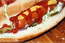 Шаг 1: Сосиску сварить. Булку поделить на …