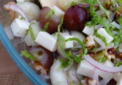 Рецепт: Салат из дыни и винограда