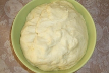 Шаг 1: Готовим дрожжевое тесто.