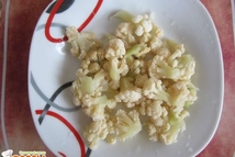 Шаг 3: Буряк чистим и натираем на …