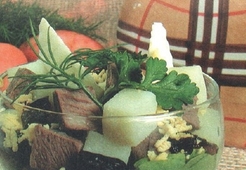 Салат мясной с черносливом