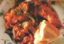 Курица с грибами в остром томатном соусе