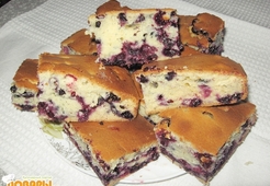 Пирог с черникой и чёрной смородиной