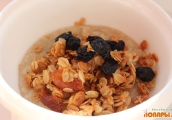 Рецепт: Овсяная каша с миндальными мюслями (без сахара)