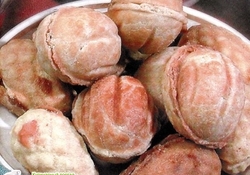 Рецепт: Орешки со сгущенным молоком  