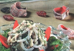 Салат грибной с кальмарами