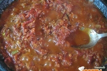 Шаг 5: После чего, добавим консервы, вольем …