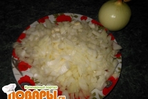 Шаг 1: Лук почистить и мелко нарезать. …