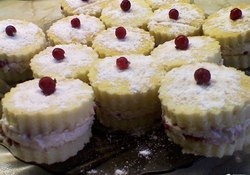 Рецепт: Бисквитное пирожное "Валентина"