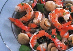 Рецепт: Креветки с грибами и зирой