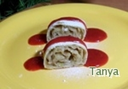 Рецепт: Мини-штрудель яблочный с клубничной подливкой