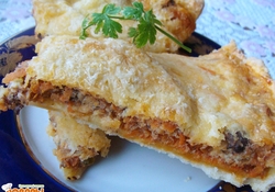 Рецепт: Открытый пирог с рыбными консервами