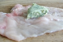 Шаг 3: В серединку положить кусочек масла. …