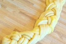 Шаг 4: Сложить лист пополам, порезать на …