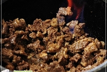 Шаг 6: Для этого налейте спиртное на …