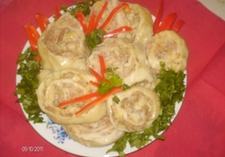 Рецепт: Рулетики из мяса и картофеля «Улитки»