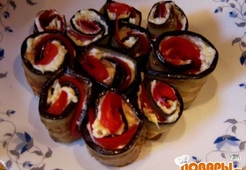 Рулетики из баклажанов с сыром, чесноком и помидорами