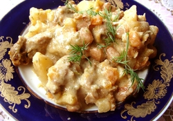 Рецепт: Баранина с фасолью и картофелем, в сметане