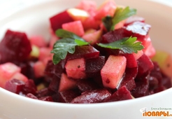 Салат со свеклой, фасолью и яблоком