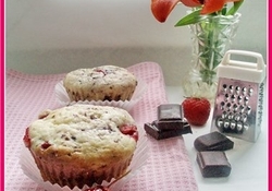 Рецепт: Маффины с клубникой и шоколадом