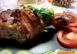 Рецепт: Запеченные куриные голени в беконе 