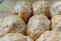 Шаг 3: Аккуратно обмазываем каждую котлету масляной …