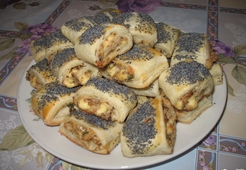 Слоеные рулетики с сардиной и петрушкой