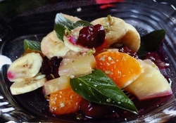 Рецепт: Фруктовый салат с черешней по-крымски  