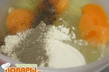 Шаг 2: Готовим смесь для омлета из …