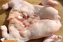 Шаг 2: Из курицы достать косточки, оставив …