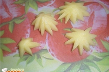 Шаг 4: Из оставшихся картофелин вырезаем детали …